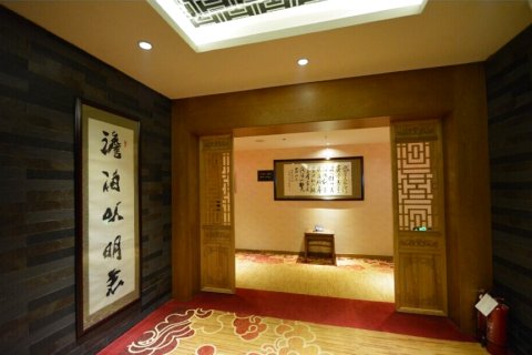 世海哲人精品酒店(沈阳站太原街店)