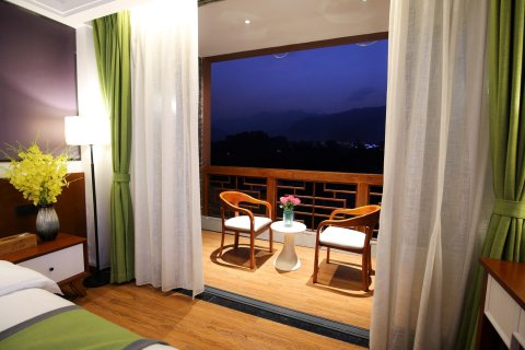 壹年肆季主题客栈(张家界国家森林公园店)