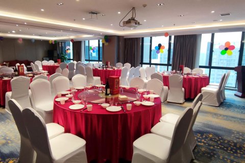 西安大都荟套房假日酒店(延平门地铁站)