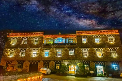 稻城亚丁图腾精品客栈