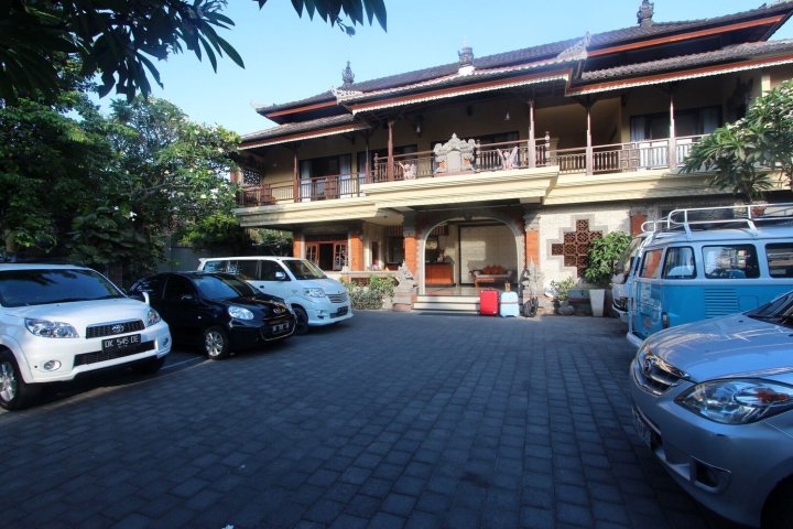 塔曼阿贡酒店(Taman Agung Hotel)