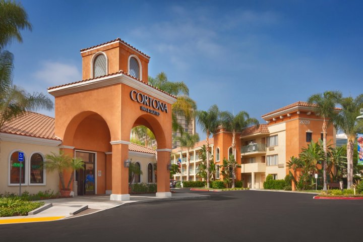 安纳海姆科尔托纳套房度假酒店(Cortona Inn and Suites Anaheim Resort)