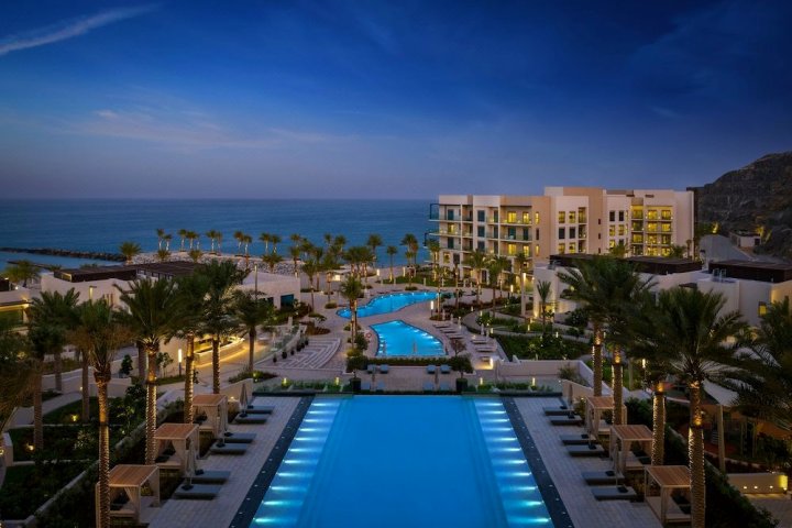 富吉拉地标海滩度假酒店(Address Beach Resort Fujairah)