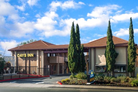 皮诺尔大学伯克利分校戴斯酒店(Days Inn by Wyndham Pinole Berkeley)