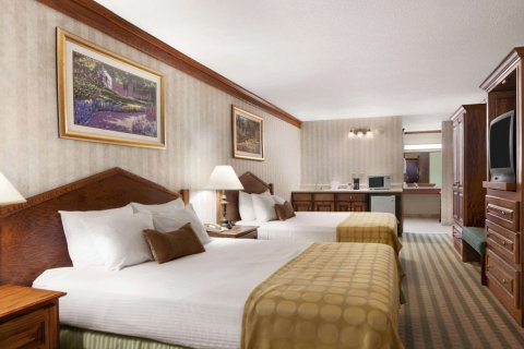 萨基诺温德姆华美达套房酒店(Ramada by Wyndham Saginaw Hotel & Suites)