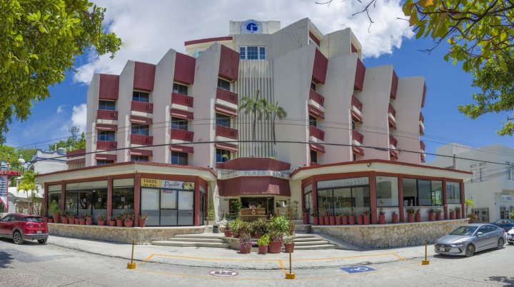 坎昆科凯广场酒店(Hotel Plaza Kokai Cancún)