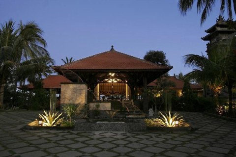 努格拉罗维纳海景假日温泉酒店(Nugraha Lovina Seaview Resort & Spa)