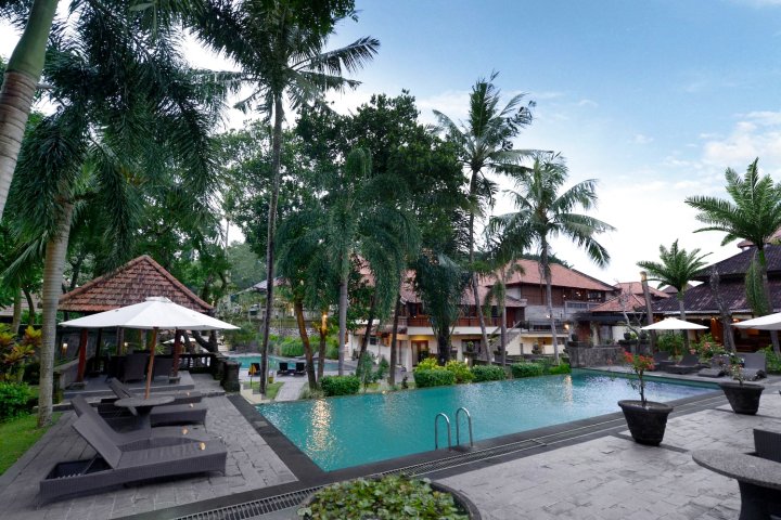乌布查普隆莎丽酒店(Champlung Sari Hotel Ubud)