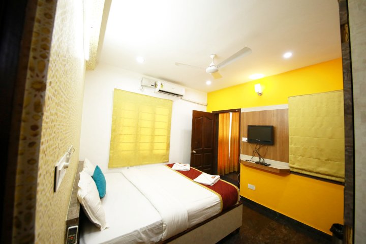 特里普拉豪华服务公寓(Tripura Deluxe Service Apartment)