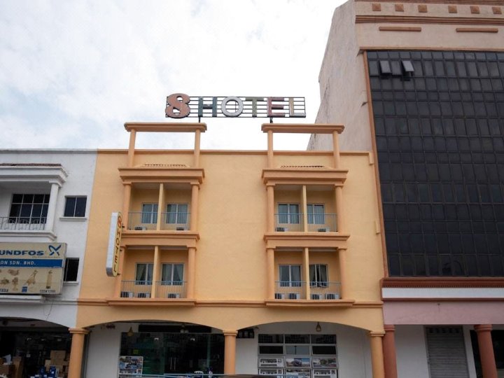 8 Hotel