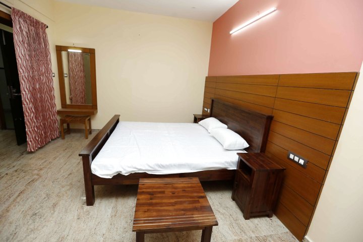 Pathi Service Apartment | Rooms & Caretaker