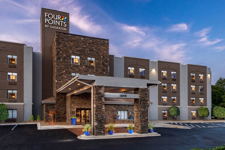 诺曼夏洛特湖喜来登福朋酒店(Four Points by Sheraton Charlotte - Lake Norman)