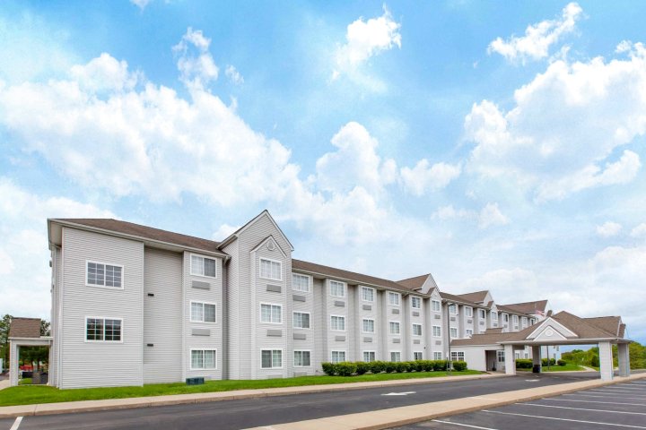 匹兹堡机场麦克罗特客栈&套房酒店(Microtel Inn & Suites by Wyndham Pittsburgh Airport)