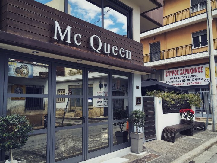 麦奎因酒店(Mc Queen Rooms & Apartments)