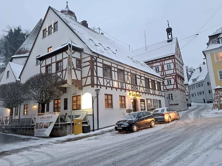 斯特劳森餐厅酒店(Hotel-Restaurant Straussen)