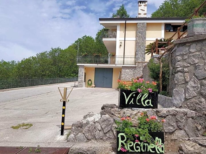 雷吉妮拉别墅民宿(B&B Villa Reginella)