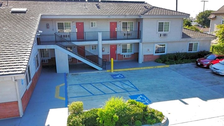 怀尼米港回恩姆美国最超值酒店(Americas Best Value Inn Oxnard-Port Hueneme)