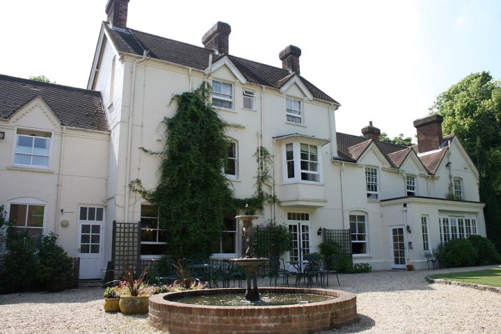 爱西伯恩庄园酒店(Esseborne Manor)