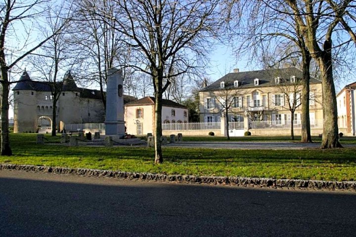 美斯尼城堡住宿加早餐旅馆(Château Mesny)