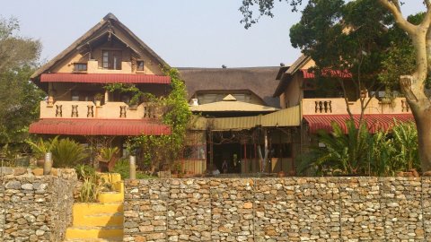 滨河居酒店(River House Lodge)