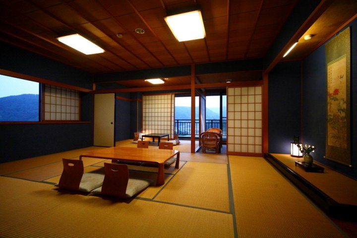 Syuhoukaku One of The Longest-Stablished Hotel in Yuwaku