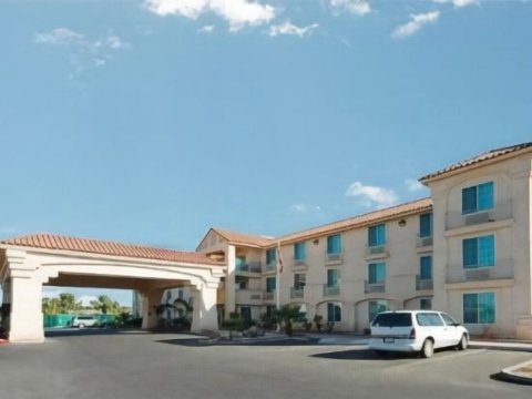 中央 I-8 舒适套房酒店(Comfort Inn & Suites El Centro I-8)