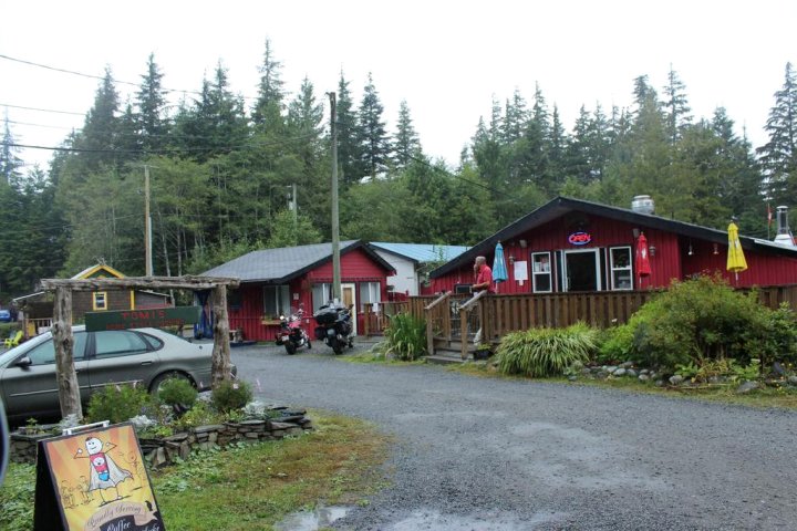 伦弗鲁港乡村度假屋(Port Renfrew Country Cottage)