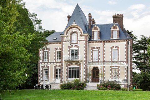 拉佛里庄园旅馆(Château de la Folie)