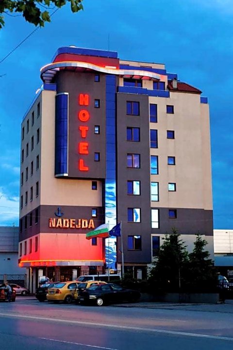 娜代日达酒店(Nadejda Hotel)