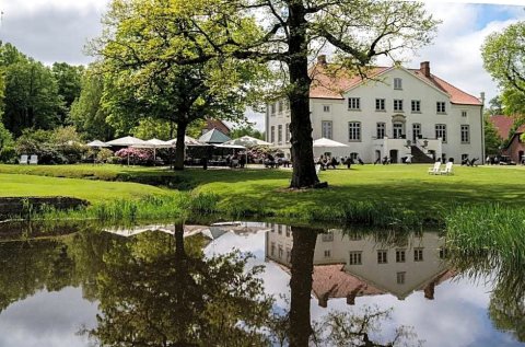 好卡登酒店和旅馆(Hotel & Gästehaus Gut Kaden)