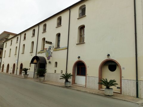 塔维诺拉洛坎达迪坎帕尼那酒店(Tavernola - Locanda di Campagna)