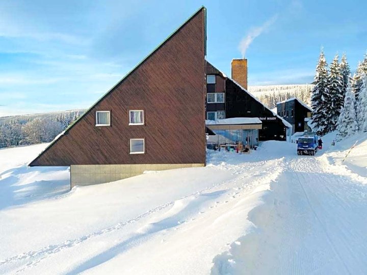 特莱夫堡迪酒店(Hotel Tetřeví Boudy)