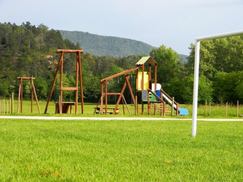 露营谷露营地(Camping-Bungalow la Vall de Campmajor)