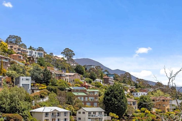 The View - Stylish & Cosy with a Stunning Hobart Outlook!