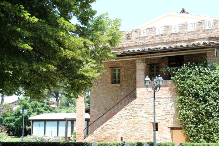 卡瓦列帕可酒店(Hotel Parco Dei Cavalieri Assisi)