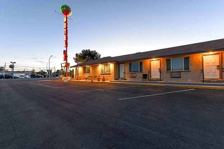 沙漠月汽车旅馆(Desert Moon Motel)