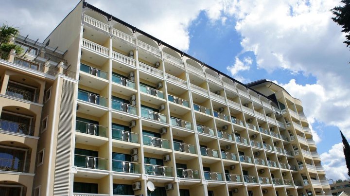 梅纳达米拉马尔宫公寓(Menada Miramar Palace Apartments)