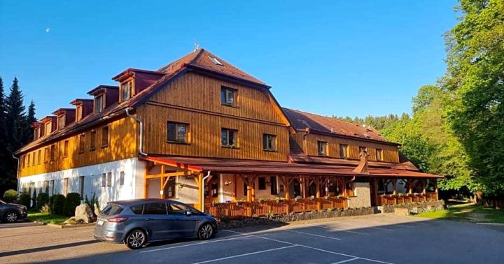 啤酒厂巴龙诺威酒店(Balónový Hotel a Pivovar)