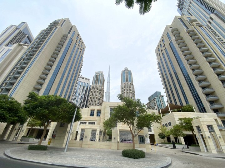 Dubai Mall short walk large studio | Balcony(Dubai Mall short walk large studio | Balcony)