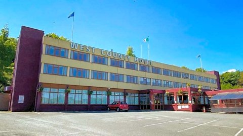 韦斯特县酒店(West County Hotel)