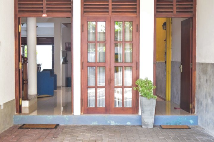 悠活斯里桑德拉马路酒店(ZEN Rooms Sri Sunandarama Road Kalubowila)