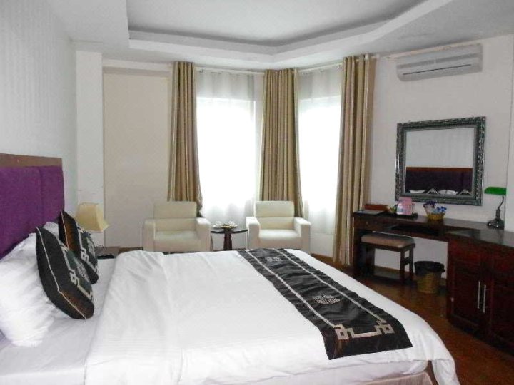 Hanoi Dolphin Hotel