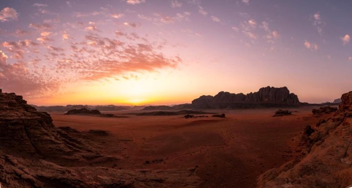 瓦迪兰姆营火露营酒店(Wadi Rum Firecamp)