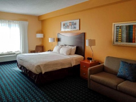 凯富套房酒店(Comfort Inn & Suites)