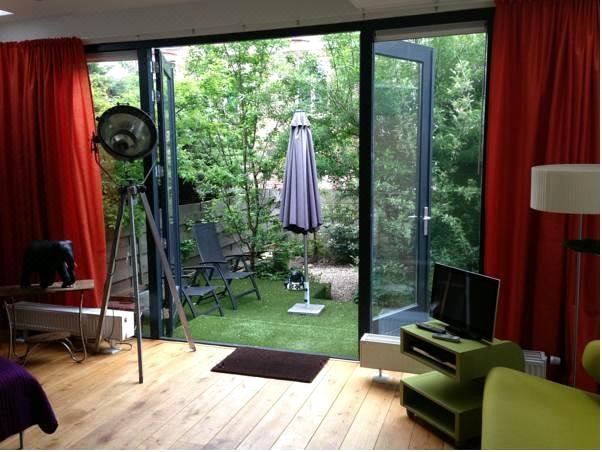 Studio Zaagmolen, Superb Stylish Apartment, 65m2 with Private Garden, Close to City Centre