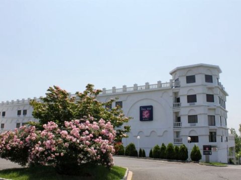 莱力坦酒店(Raritan Hotel)