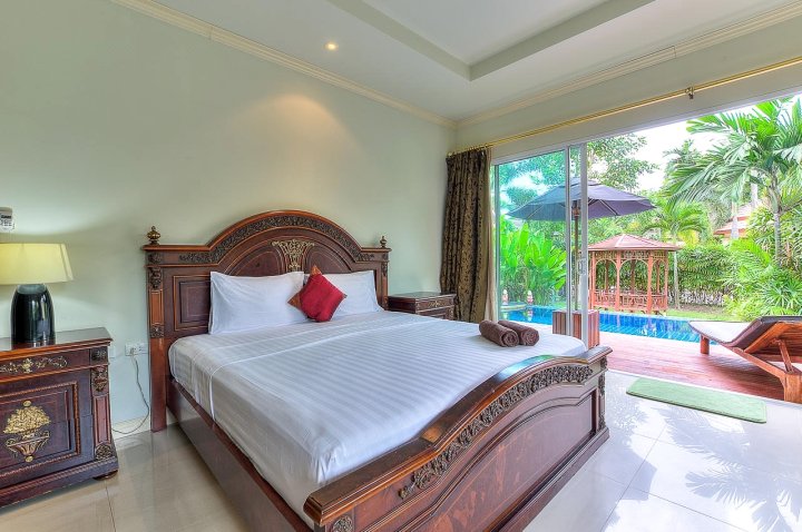 三卧室独栋花园别墅近卡隆海滩(3 Bedroom Pool Villa with garden. 500m to Karon beach Lake view Villa)