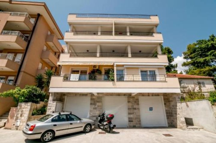 伊加洛亚得里亚公寓(Adriatic Apartments Igalo)