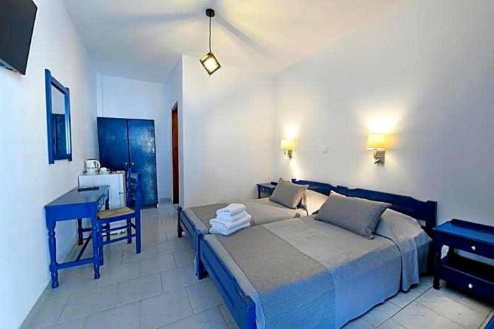 Lunar Santorini Hotel