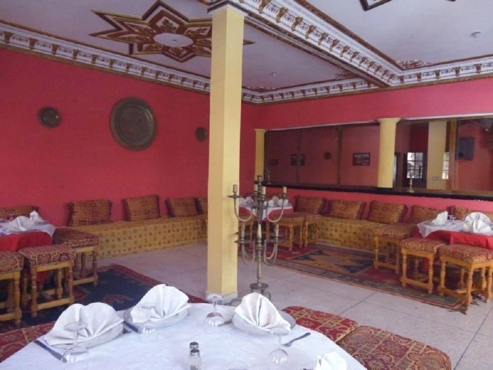 马布罗卡餐厅酒店(Hôtel Restaurant Mabrouka)